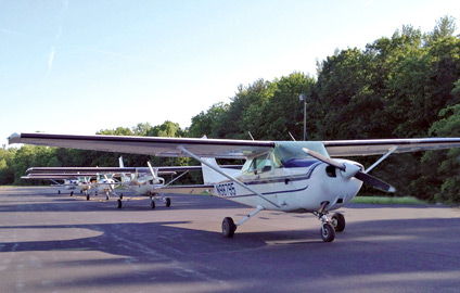 photo of single prop aircraft at Rich aviation flight school